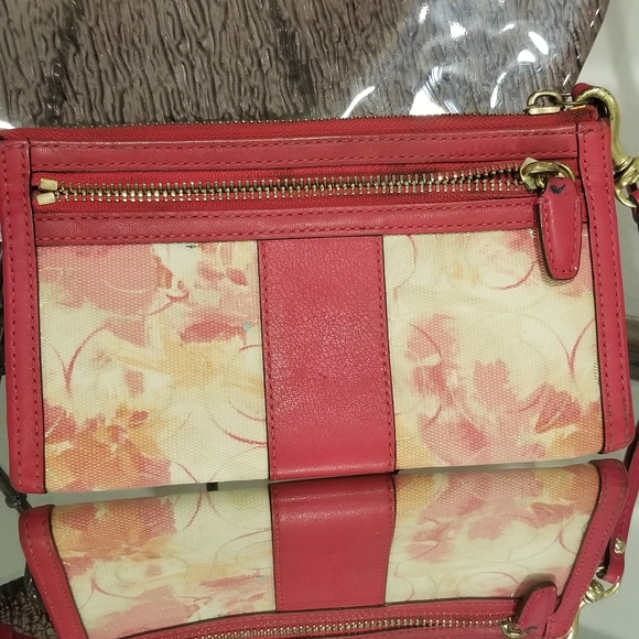 COACH Watercolor Wallet. (Flaws) - Picture 5 of 11